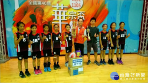 全國第四十屆華宗盃排球錦標賽新竹縣六家國小藍隊獲得國小女童五年級組冠軍。
