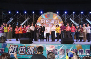高市府於高雄巨蛋舉行108年社區照顧關懷據點成果展。