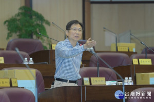 詹江村痛批，館長陳之漢捐贈100萬，美其名是贊助，事實上能換取相當的廣告。(圖／桃園市議會提供)
