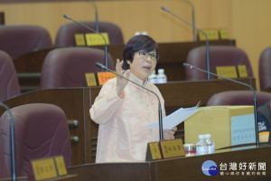 市議員劉茂群在總質詢表示，陽明高中校園抗議案件其來有自，她質疑教育局沒有處理好，才會引爆校園抗議事件。(圖／桃園市議會提供)