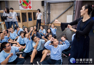 嘉大百年藝文饗宴明華園劇團帶領親子體驗傳統戲劇