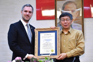 捷克布拉格市長賀吉普(Zdenek Hrib)(左)於今年3月下旬率領訪問團至北市府，拜會市長柯文哲。（圖／台北市政府秘書處媒體事務組）