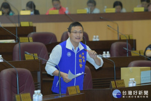 市議員林昭賢在總質詢關心道路瓶頸問題。(圖／桃園市議會提供)
