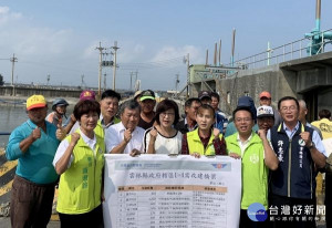 立委蘇治芬邀集公路總局第五區養護工程處謝哲雄處長勘查雲林縣特殊風險橋梁，亦籲請地方政府提早因應提報，中央皆全額補助。