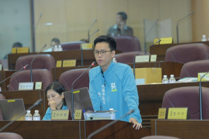 市議員余信憲在總質詢關注桃園大型活動議題。(圖／桃園市議會提供)