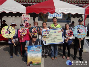 北港警方配合形象商圈推廣多元支付消費，宣導酒駕預防及打詐反毒的決心與要領，深獲民眾好評。