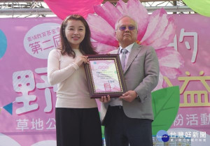 青埔教育基金會舉辦第二屆公益野餐暨贈送奶粉活動，邀請家扶中心、兒童少年福利協會及雲萱婦幼文教基金會等團體的關懷家庭加戶外野餐，並贈送奶粉及羊乳片，用具體行動關懷弱勢族群。