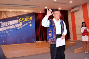 針對部分東吳大學學生發起連署活動反對柯文哲赴校演講，柯文哲19日受訪時表示在民主社會，這種事情常有。（圖／台北市政府秘書處媒體事務組）
