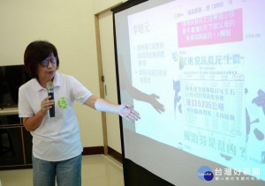 立委蘇治芬為遏止不當選風，展示雲林縣工商發展投資策進會副總幹事李培元等人，在網路上散播蘇治芬是花生進口幫兇，侵害選舉公平性，將向雲林地檢署送件提告。