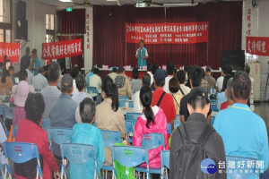 市議會舉辦公聽會，百餘民眾出席。