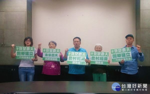 花生收購問題引爆藍綠大戰，縣議員蔡岳儒公開呼籲藍營立委候選人張嘉郡「只要妳願意，一定就可以」，請她運用家族對農會的影響力，協助花生農友度過難關。