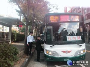 「蘆洲─內湖」跳蛙公車由三重客運蘆洲站發車，比一般公車路線約可省下15分鐘車程