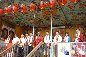 世界佛教正心會行動佛殿環島祈福，第65站駐錫在桃園楊梅伯公岡公園妙靈宮前廣場，為國泰民安、世界和平、眾生永昌祈福