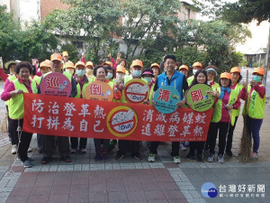 佳里區南勢社區舉辦悠活健走淨街活動。