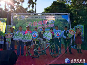 「八卦傳騎」單車網紅星飛雅領騎500車友騎遊八卦山脈。
