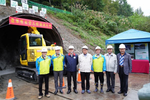 台北市府提出從翡翠水庫拉出一條專管直供台北地區用水的計畫，經多方與中央研商後，爭取到中央部分補助，2日進行翡翠專管隧道開挖進洞儀式，預計2023年以後，大台北地區可免除因颱風造成原水濁度升高，造成停水的危險。（圖／台北市府秘書處媒體事務組）