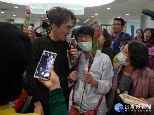歌手林志炫以溫暖歌聲療癒人心。