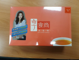 享食尚滴雞精禮盒45ML/10入組，因包裝體積比達2.08，超過基準值1，因此被北市府環保局依違反《資源回收再利用法》開罰。（圖／台北市府環保局）