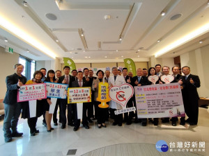 65歲以上及學齡前幼童流感疫苗開打，首波加碼免費C肝篩檢。