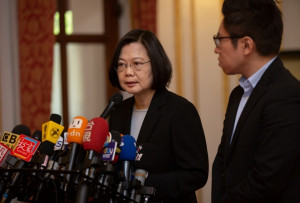 香港浸會大學會長方仲賢在臉書發文批，感到「民進黨只想用港人鮮血換選票」。蔡英文今（10）日回應，她不認為是利用香港人來進行選舉，而是在香港事件發生之後，台灣人民一種自我警惕的過程。（圖／總統府Flickr）