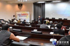 考選部於雲林科技大學舉辦首場「為國舉才」國家考試地方座談會，為政府與許多專業工作扮演第一線的招募及鑑定的角色，聽許各界的意見，以求精進業務。