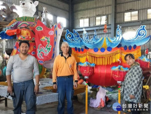 北港知名工藝師吳登興受馬來西亞康寧寺邀請，跨國設計今年祈福主燈以及平安總燈，將「燈會原鄉」的工藝之美帶到國際舞台，為國爭光。