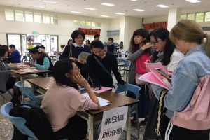 南市勞工局辦托兒措施企業媒合會。