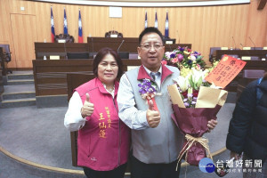 山原選區桃園市議員蘇志強宣誓就職，與平原市議員王仙蓮成為桃園市議會首對夫妻檔議員。
