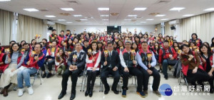 鄭市長和與會的就業服務處同仁共同合影

