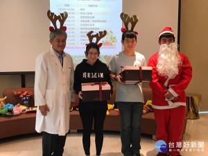 彰化秀傳醫院舉辦圓夢送禮物活動，圓滿1050位孩子耶誕心願。