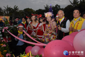 2019田尾聖誕嘉年華，花車遊行我最棒，縣長王惠美代替耶誕老人駕雪橇花車。
