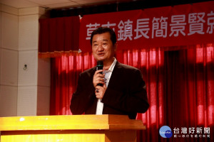 簡景賢說明一年來施政措施。（記者扶小萍攝）