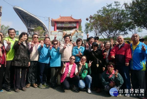 立委蘇治芬邀交通部長林佳龍視察雲林北港，關心鄉親最期盼的北港女兒橋延伸至嘉義，以及台78甲是否施作等，林部長現場允諾政府掛保證一定會完成。