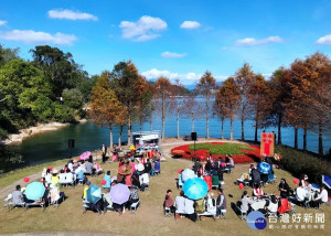 南投縣日月潭茶文化推廣協會於25日午后在日月潭向山遊客中心的婚紗廣場，舉辦一場《幸福約定茶會》，太陽也熱情的參與這一場幸福的茶會！