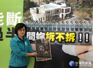 海線立委候選人蘇治芬質問張麗善縣長是否拆除違法農舍，提醒要好好的「知法守法」，否則有涉及貪污治罪條例之嫌。（記者陳昭宗拍攝）
