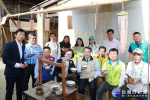 台南市長黃偉哲、公廣集團陳郁秀董事長等視察岸內糖廠影視基地。