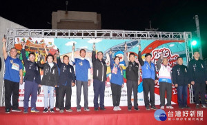 北港媽祖盃全國馬拉松於百年牛墟鳴槍起跑，警方除協助賽程進行交管外，亦辦理反賄選、反毒詐及防制酒駕等交通安全宣導。