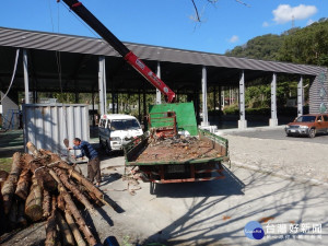南投林管處依原住民族依生活慣俗採取森林產物規則提供疏伐木給信義鄉達瑪巒部落使用。 