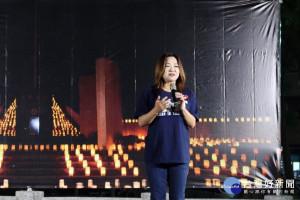 馬文君立委表示「元旦許願夜，埔里亮起來」活動不只是傳遞溫暖，更是透過這些心願卡，讓她更深刻了解鄉親的需求。（圖/馬文君立委競選總部）