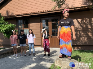 《時光的切片》集集學生「回憶博物館」快閃開演。（記者吳素珍攝）