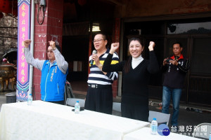 洪明科議員呼籲地方支持許淑華。（記者扶小 萍攝）