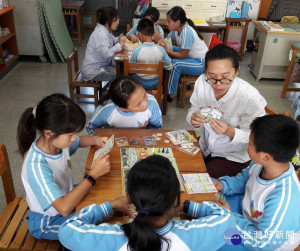 學生在遊戲中認識課本介紹的臺灣故事，覺得新鮮又有趣，學習成效佳。