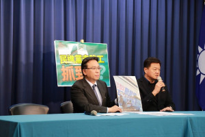 中國國民黨9日召開「民進黨走路工抓到了？」記者會，由打鬼軍團總團長周錫瑋、國民黨考紀會主委魏平政律師共同主持。會中公布影片及截圖指稱，民進黨立委候選人林岱樺疑似發動走路工，呼籲檢警依過往判例與法律徹查。（圖／國民黨）