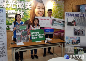 國民黨立委候選人張嘉郡痛批蘇治芬陣營使用謊言、奧步與反民主手段進行選舉，並出示蘇在虎尾造勢後，鄉親拍攝到疑似違反選罷法的影片，亦前往警分局告發，呼籲檢調儘速偵辦。