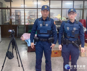 北港警方動員戒護運送選票至各選務中心置放處封存，現場設置監視錄影，並派員24小時看守，亦呼籲鄉親配合投票規定。