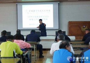虎尾警分局邀請義警、民防、守望相助隊、志工、各機關學校、金融機構、交通運輸業暨大型賣場代表舉辦109年加強重要節日安全維護工作協調會，期能獲得民眾之肯定，安心過好年。