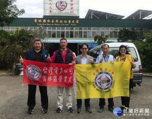 歲末寒冬，台灣電力公司雲林區營業處發起關懷社會弱勢、行善濟貧活動，由處長顏錦義率電力工會志工團至弱勢團體致贈慰問金，表達台電對社會關懷之情。