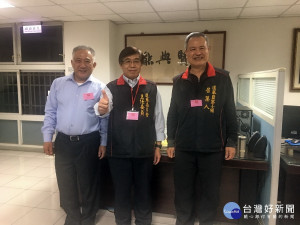 縣選委會主委洪瑞智感謝工作人員的辛勞。（記者扶小萍攝）