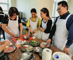 中餐烹調人員培訓班，針對待業者或轉職者進行技能訓練。