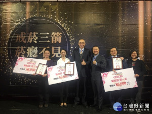醫療組首獎分別由亞東醫院、洋基耳鼻喉科診所及裕苠藥局拿下。（圖／記者黃村杉攝）